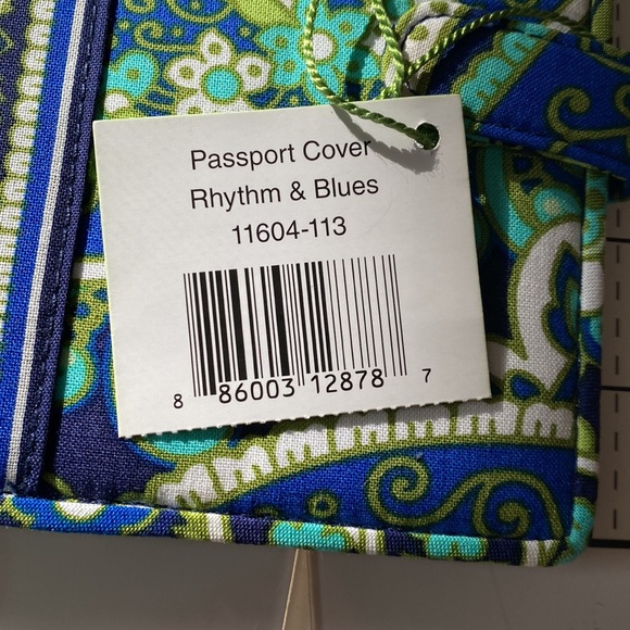 NWT Vera Bradley Passport ID Cover Rhythm & Blues Greens Aqua White Navy - Picture 7 of 16